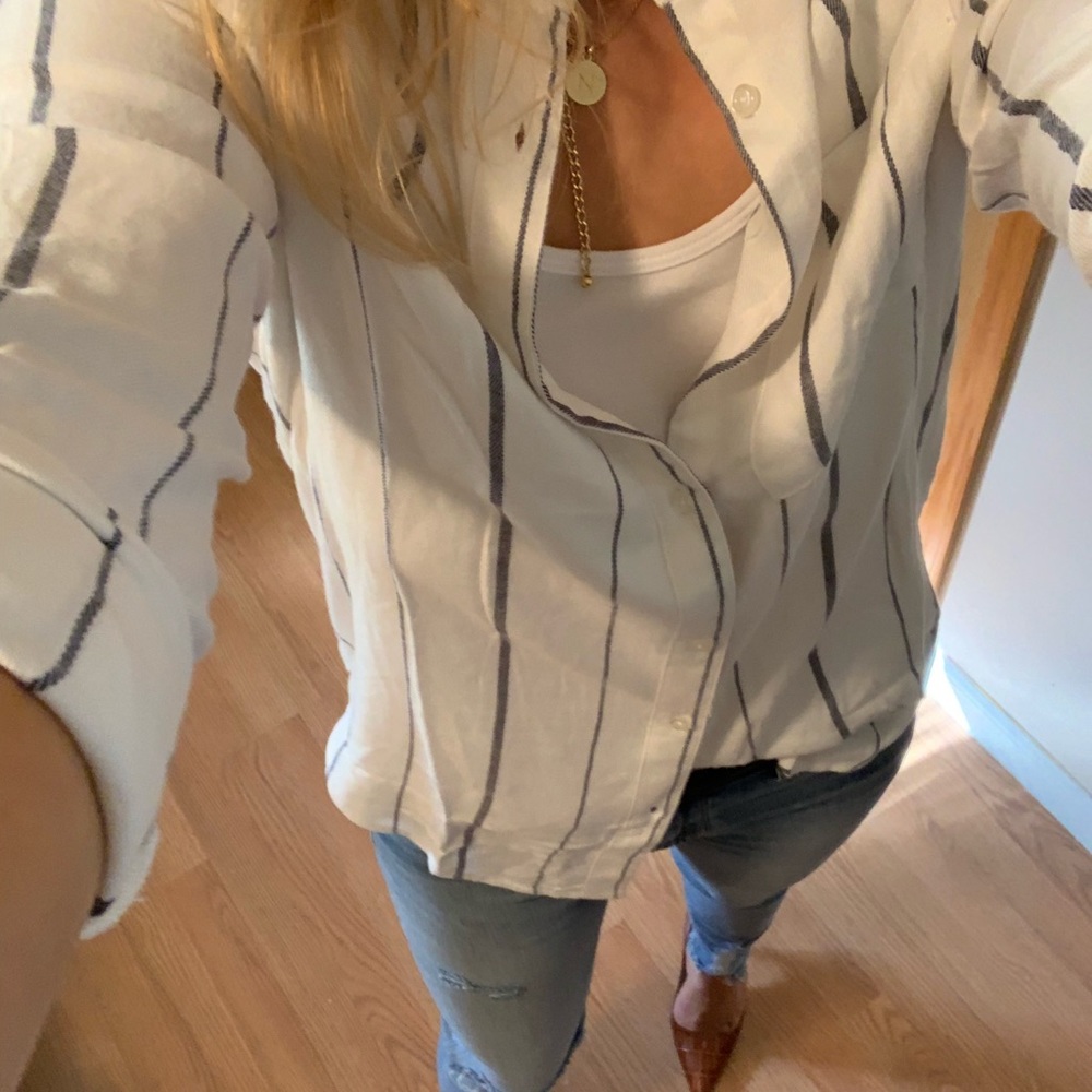 New ๐Soft striped button down - Picture 2 of 6